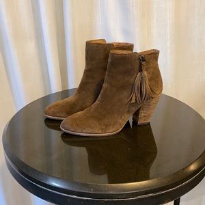 Louise et Cie Brown Suede ankle bootie